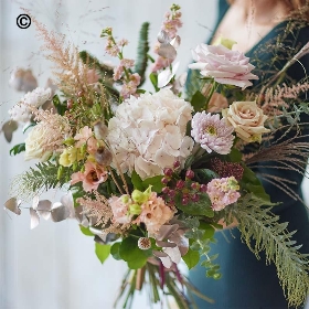 Majestic Winter Trending Bouquet (Florist Choice)